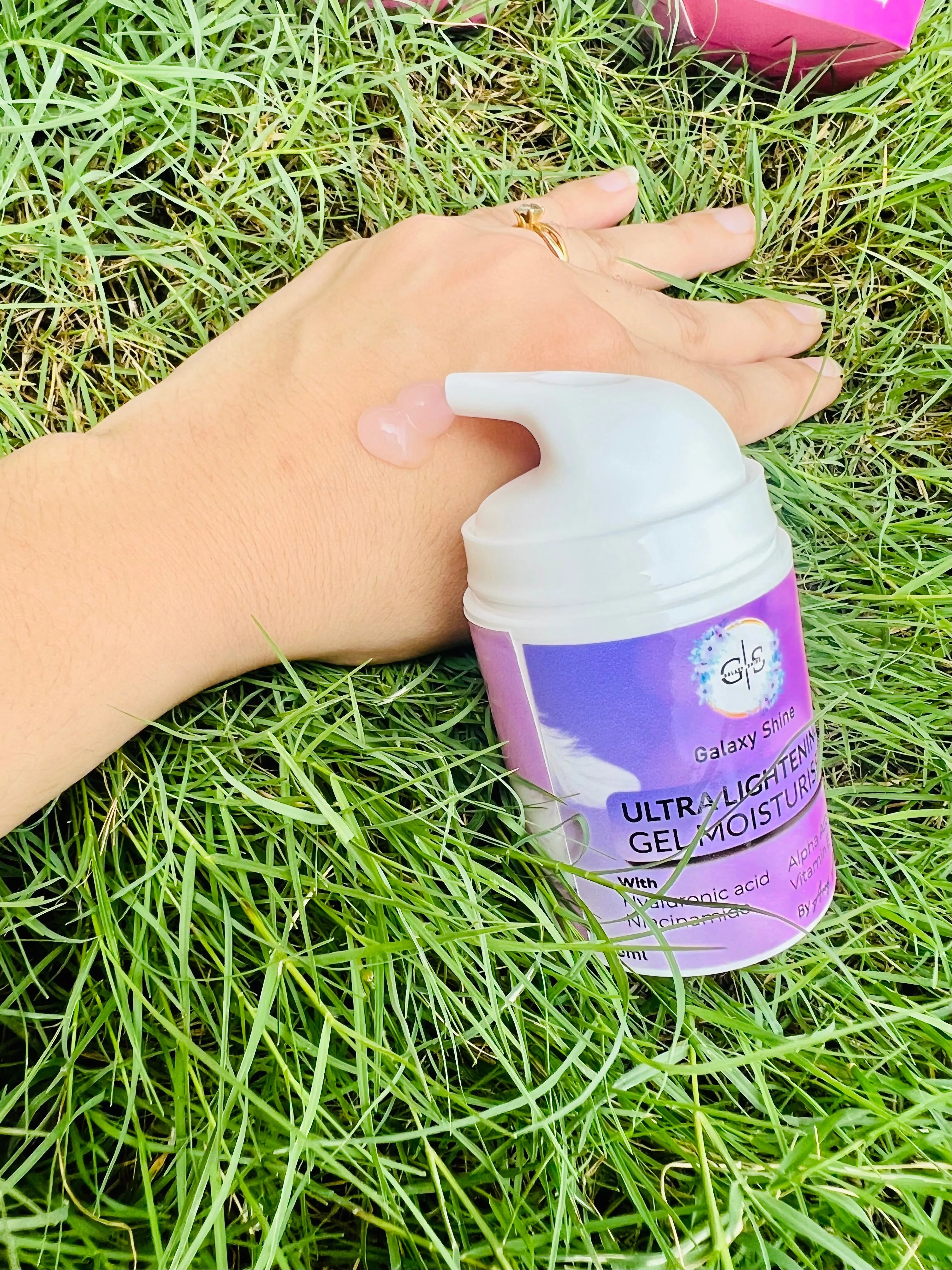 Ultra Lightening Gel Moisturiser & Primer